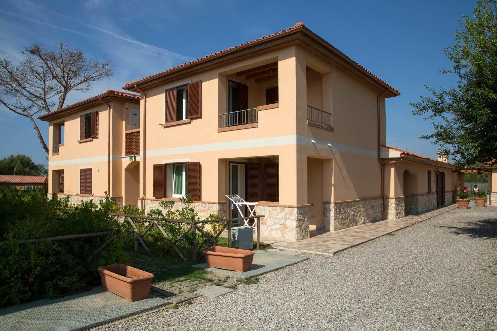 La Residenza Del Golfo Aparthotel Puntone di Scarlino Exteriör bild