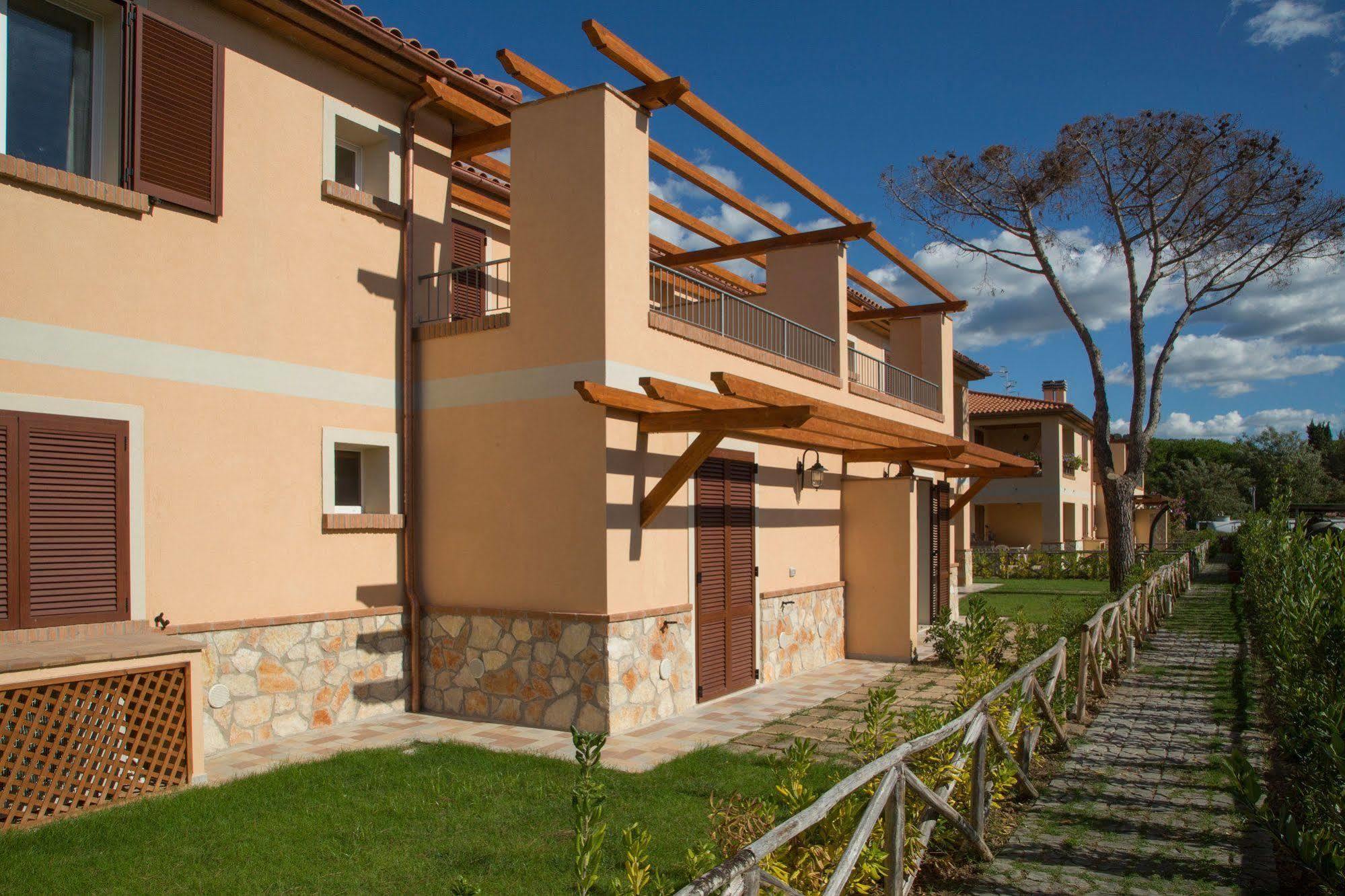 La Residenza Del Golfo Aparthotel Puntone di Scarlino Exteriör bild