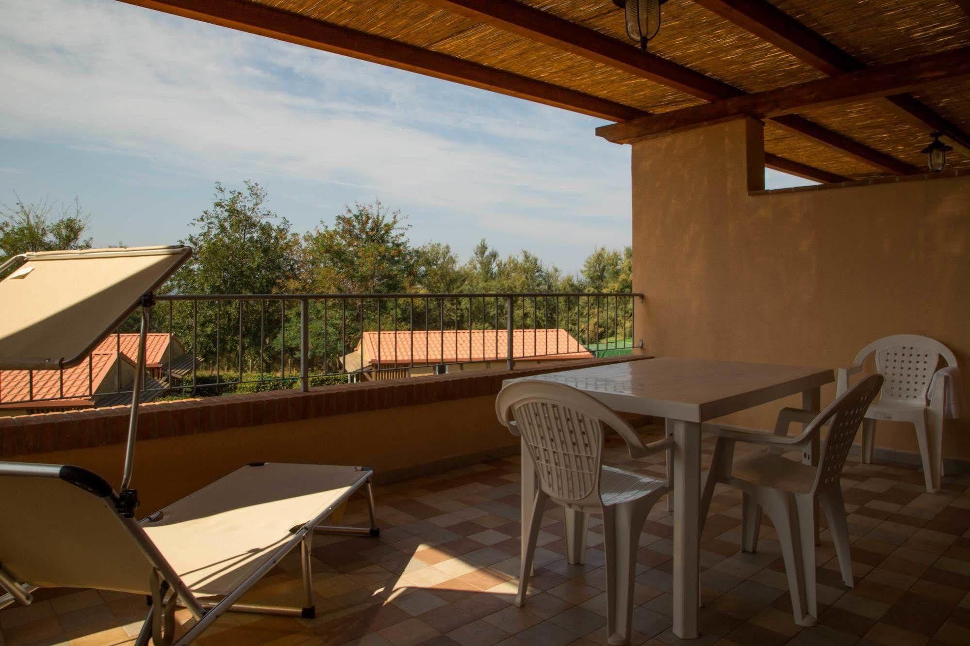 La Residenza Del Golfo Aparthotel Puntone di Scarlino Exteriör bild