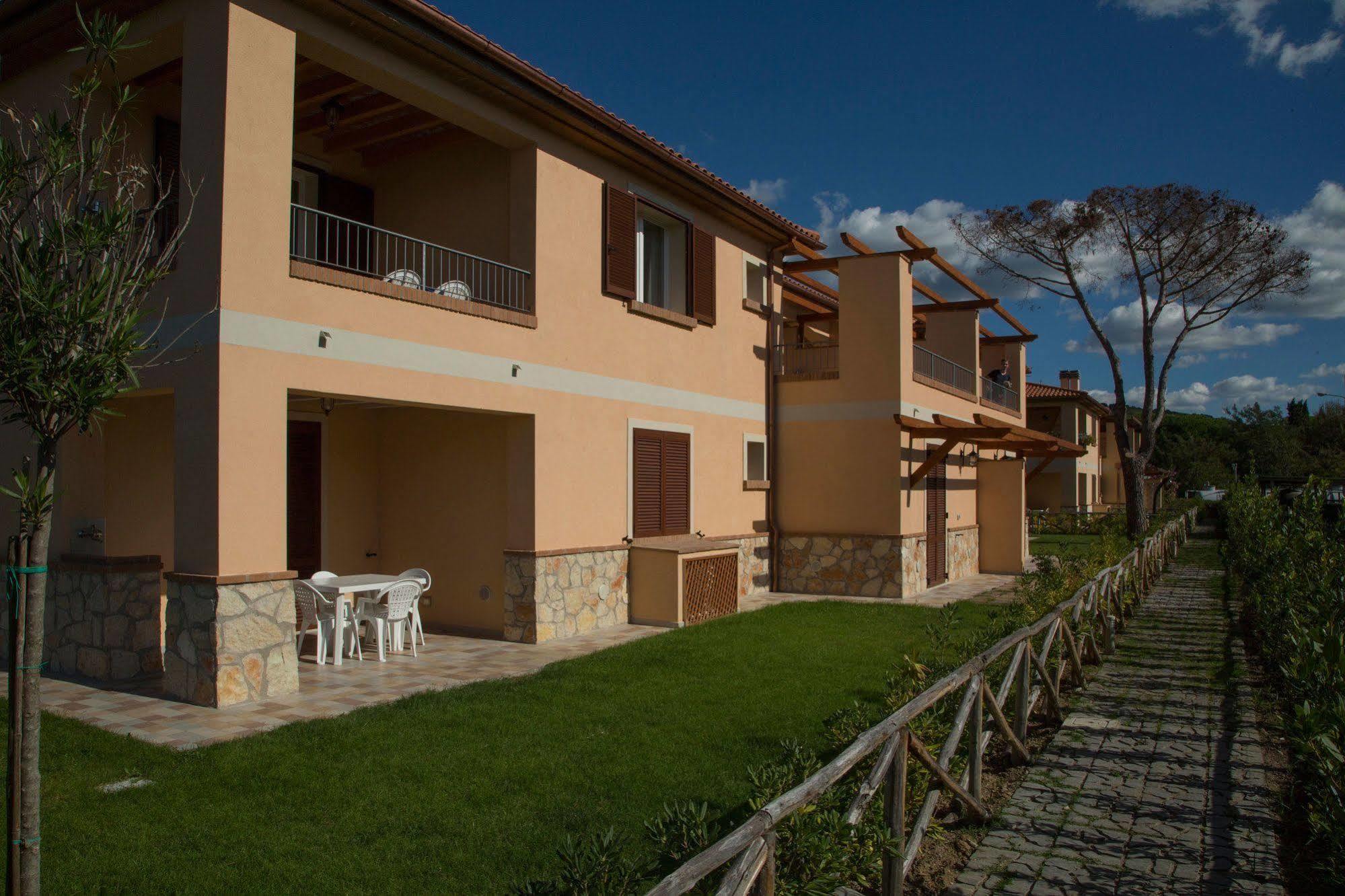La Residenza Del Golfo Aparthotel Puntone di Scarlino Exteriör bild