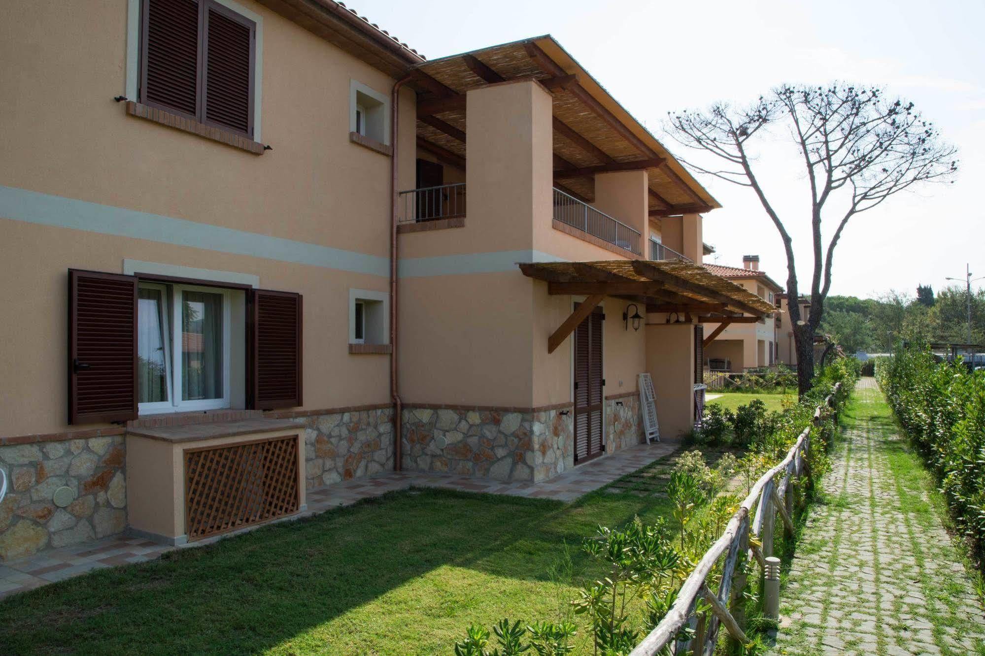 La Residenza Del Golfo Aparthotel Puntone di Scarlino Exteriör bild