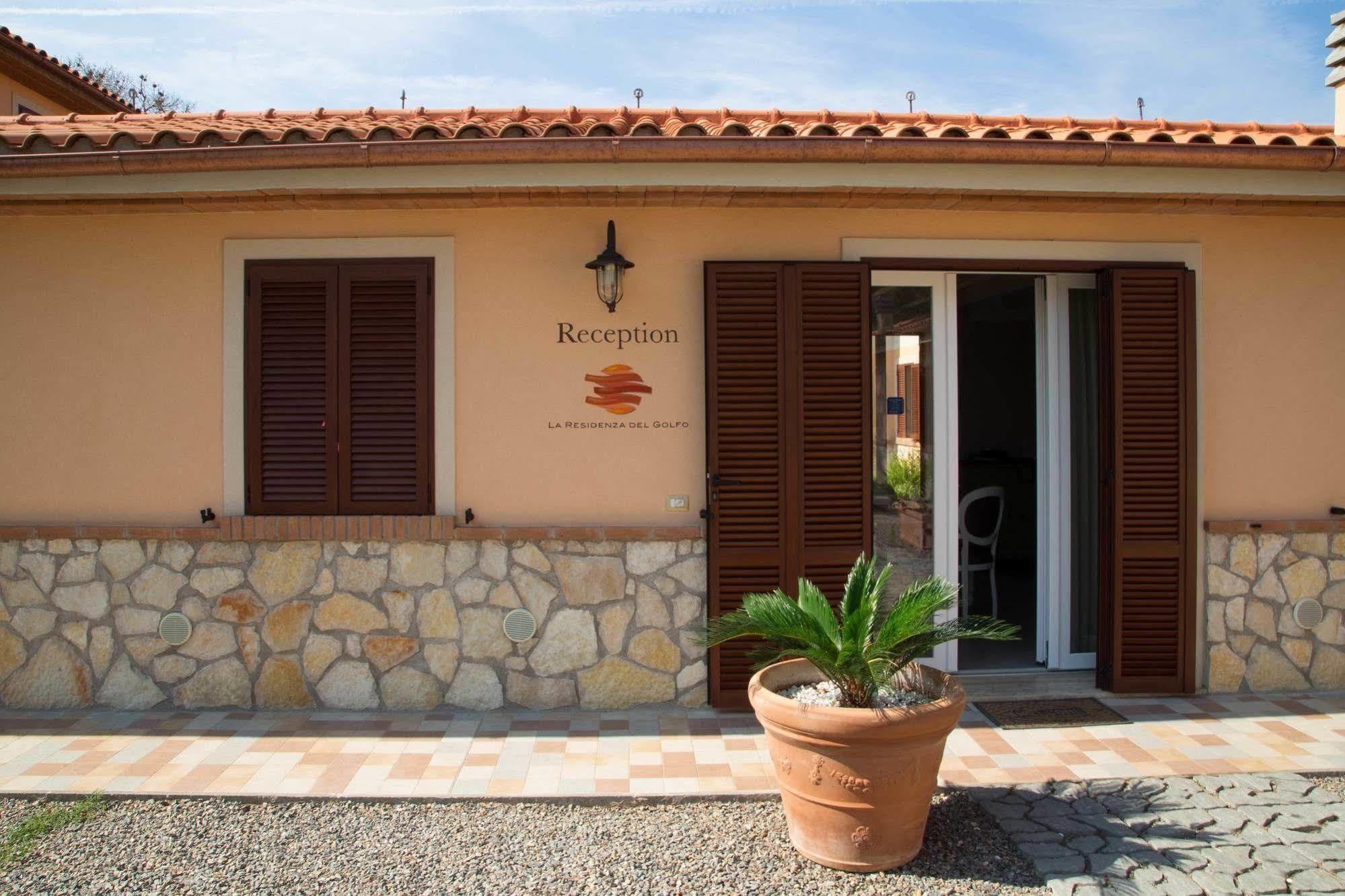 La Residenza Del Golfo Aparthotel Puntone di Scarlino Exteriör bild