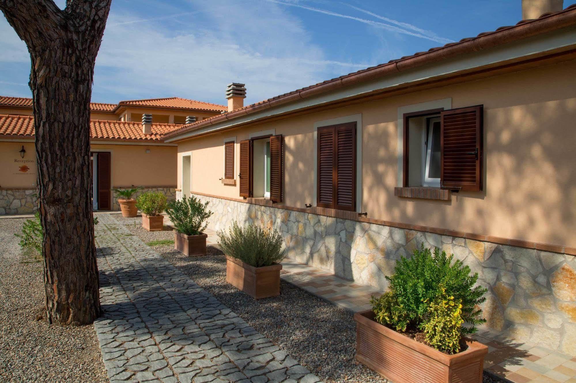 La Residenza Del Golfo Aparthotel Puntone di Scarlino Exteriör bild